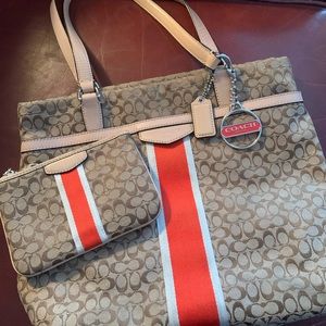 Authentic Coach Shoulder bag w/ Matching Wristlet